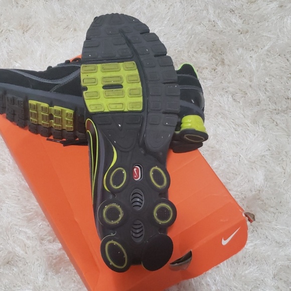 Nike - Picture 3 of 3